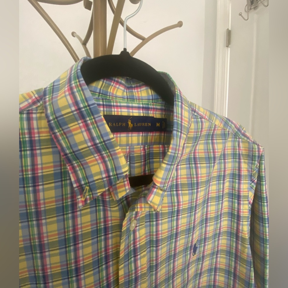 Men’s shirt,  almost new, excellent condition.